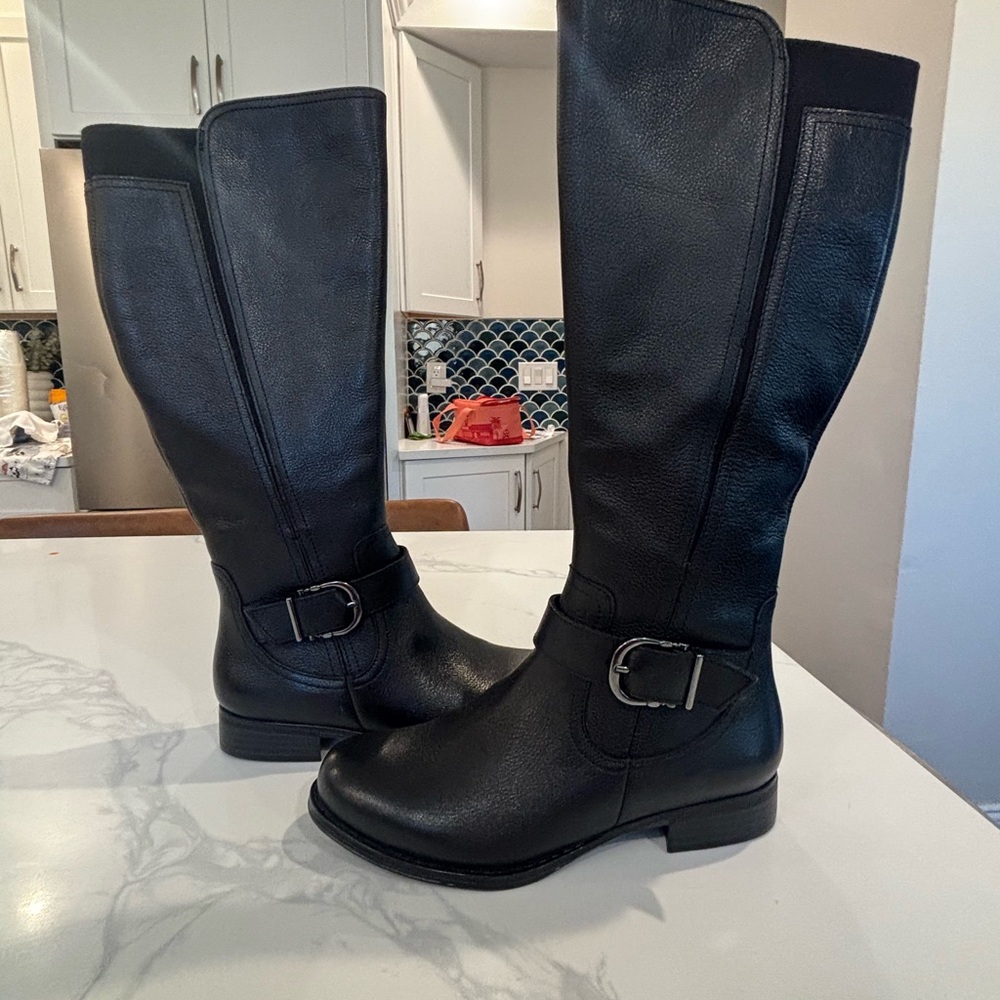 Naturalizer Black Leather Ankle Boots